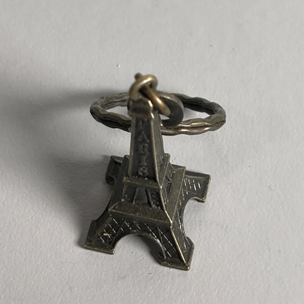*NWT Eiffel Tower Metal Paris Key Chain
